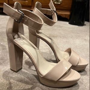 Simple Vera Wang Patent Leather Platform Heels